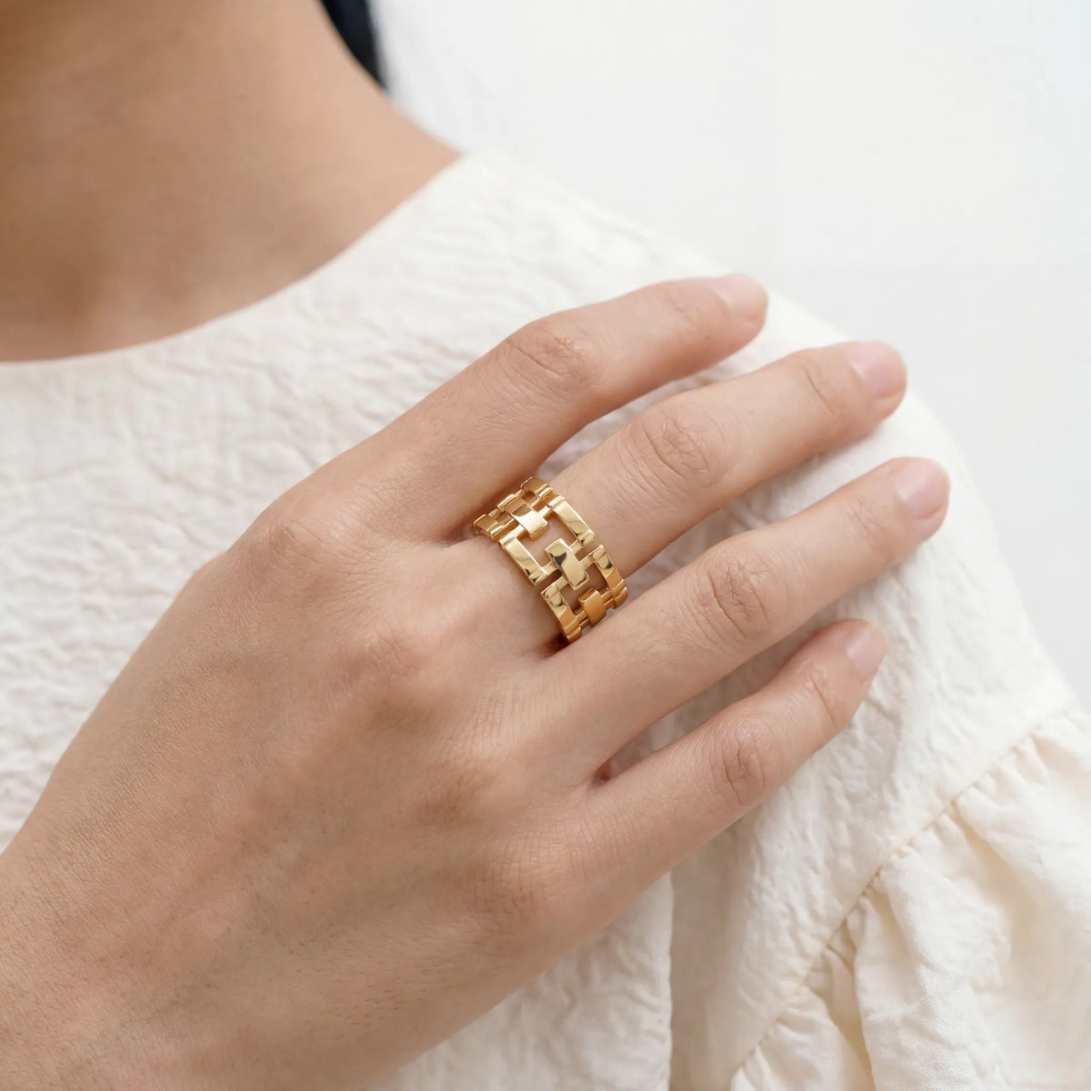 The Harlow Ring 18k yellow gold