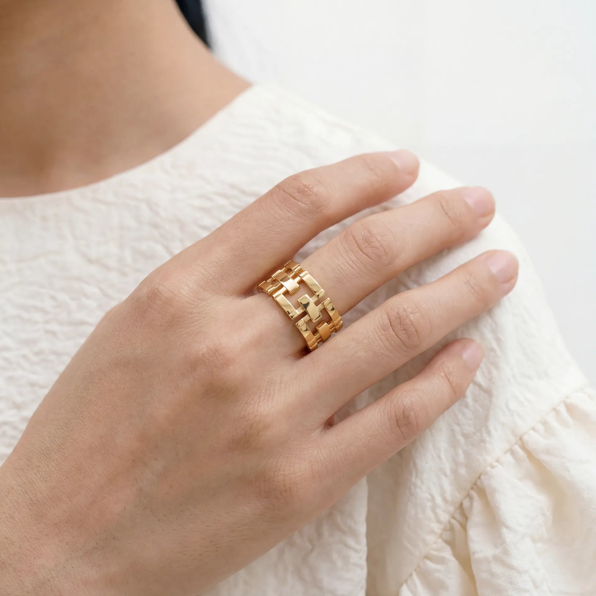 The Harlow Ring