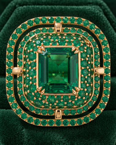 emerald cocktail ring in 18k yellow godl