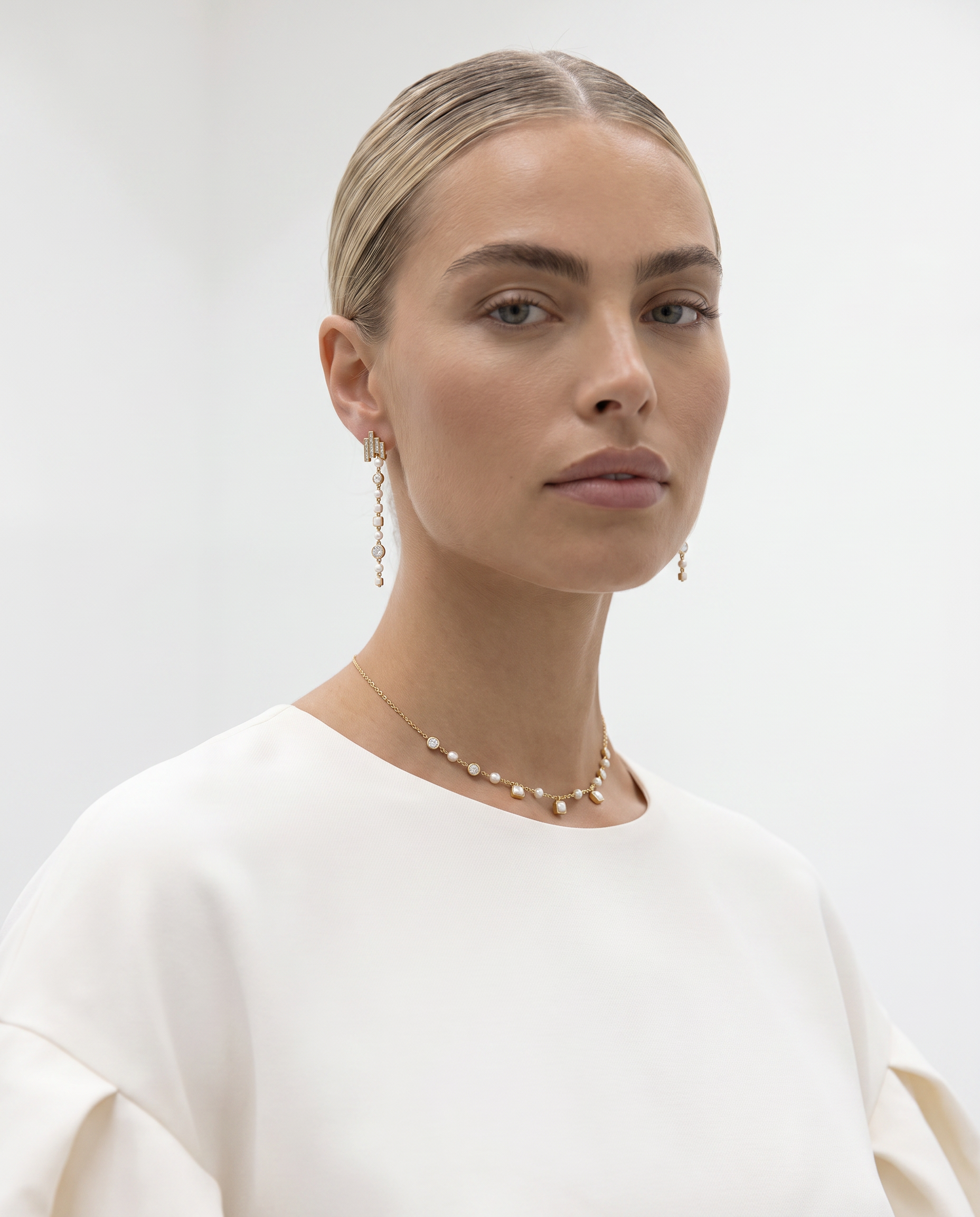 diamond, pearl and 18k gold earrings an necklace